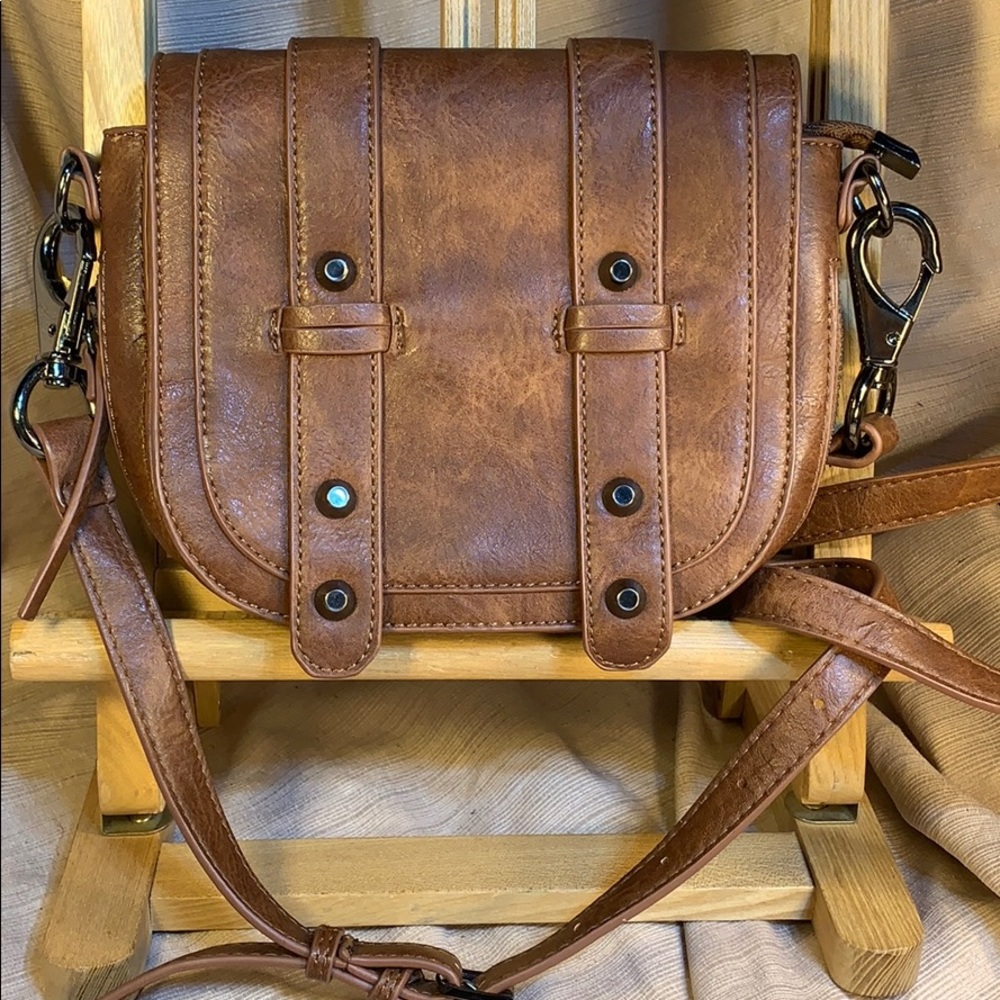 Antik Kraft NWOT crossbody expandable purse w/stud